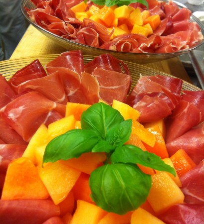 Parmakinkku ja cantaloupmeloni